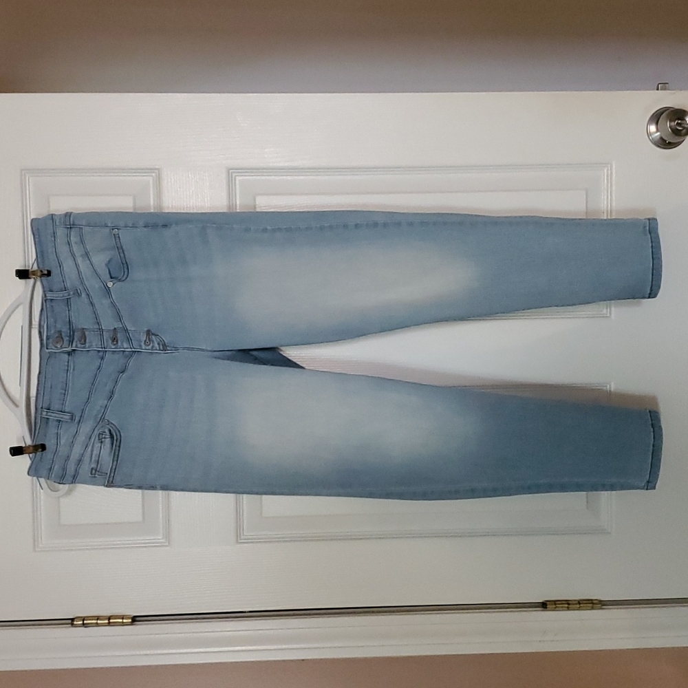 Sophia Vergara high rise curvy ankle jeans. Size 14